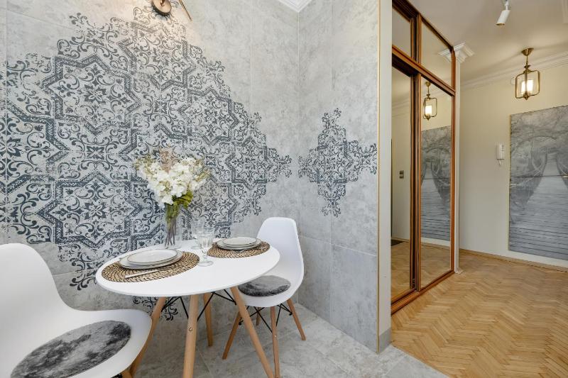 Przestronne Studio Blisko Starego Miasta by Noclegi Renters - image 25