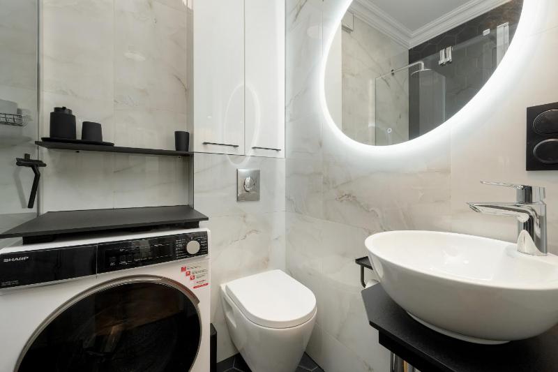 Przestronne Studio Blisko Starego Miasta by Noclegi Renters - image 15
