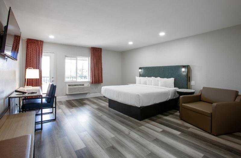 King Room - Non-Smoking image 3