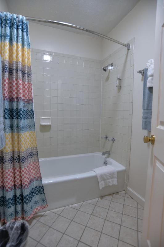 Standard Queen Room image 2