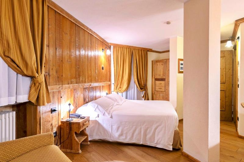 Superior Double Room image 3