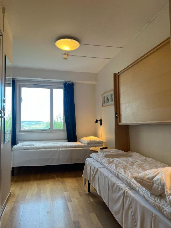 Twin Room with Shared Bathroom image 1