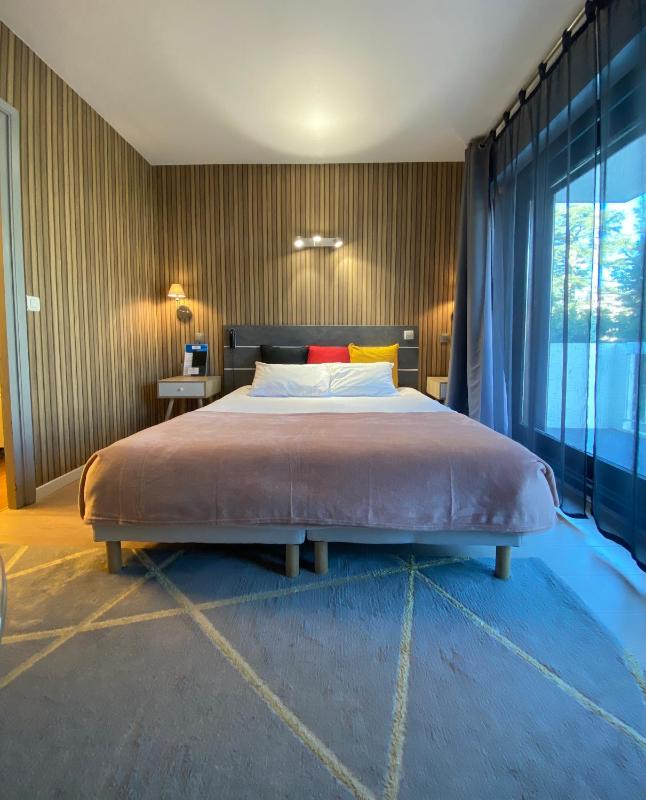 Deluxe Room image 2