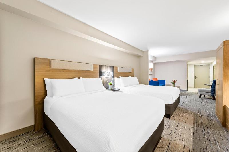 Queen Room with Two Queen Beds - Disability Access image 1