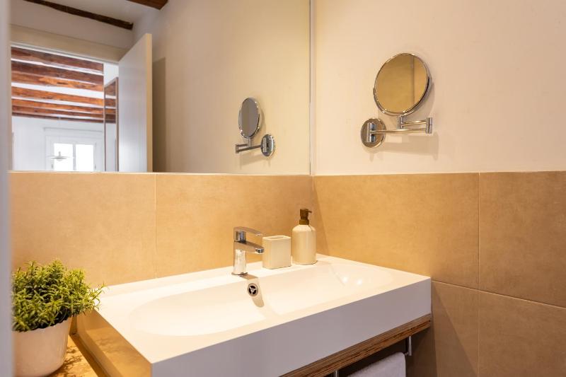 Decô Apartments Barcelona-Sants - image 4