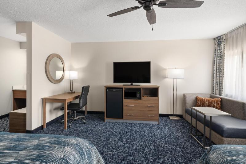 Suite with Two Queen Beds - Non-Smoking image 4