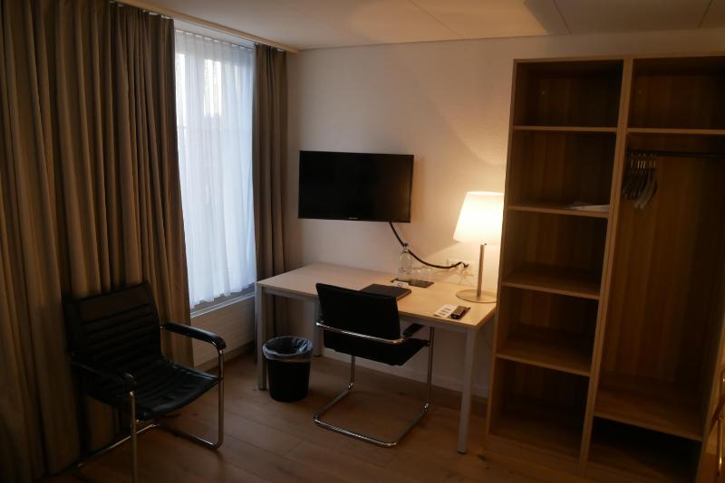Standard Single Room image 3
