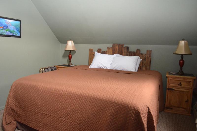Standard Queen Room image 1