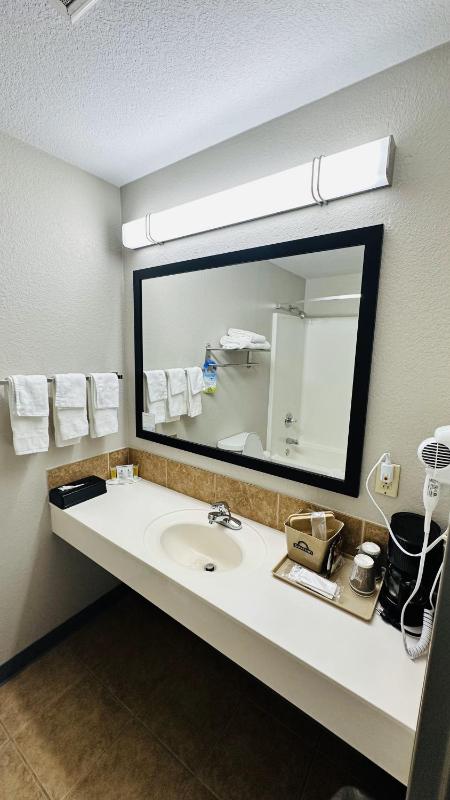 King Room - Mobility Access/Non-Smoking image 4