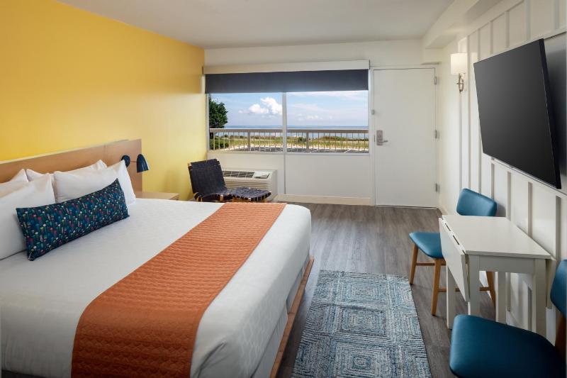 Bay View King Room image 4