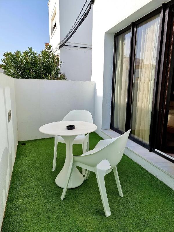 Economy Studio with Terrace and hydromassage bathtub (2 adults) image 4