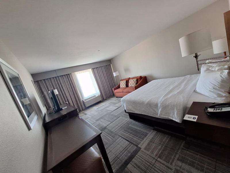 King Room with Sofa Bed - Non-Smoking image 4