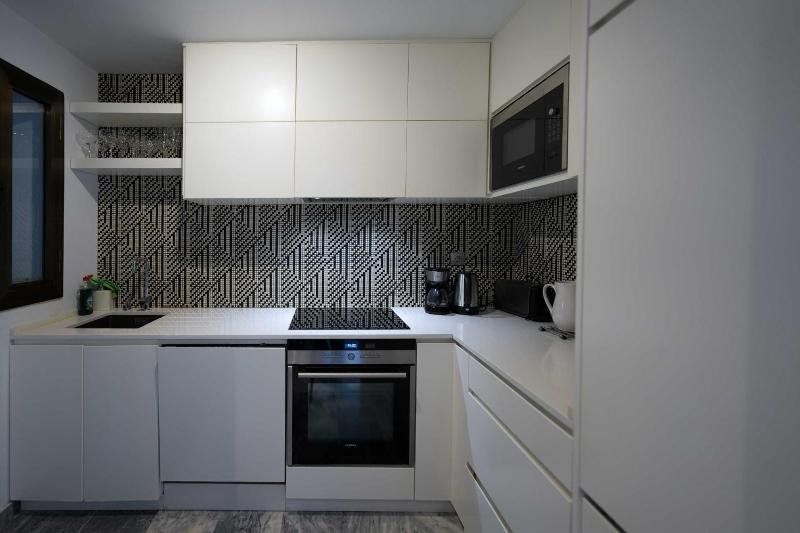 2039 Cozy Beachfront Apartment on Golden Beach - image 15