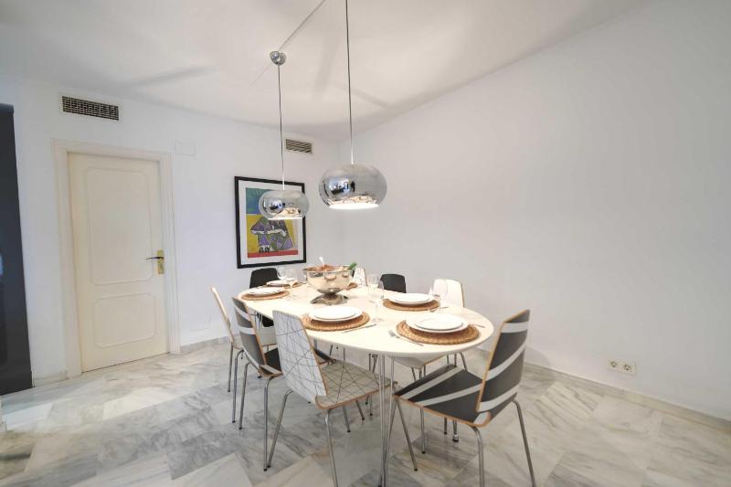2039 Cozy Beachfront Apartment on Golden Beach - image 33