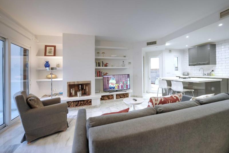 2039 Cozy Beachfront Apartment on Golden Beach - image 36