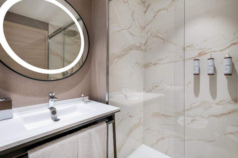 Standard Room image 2