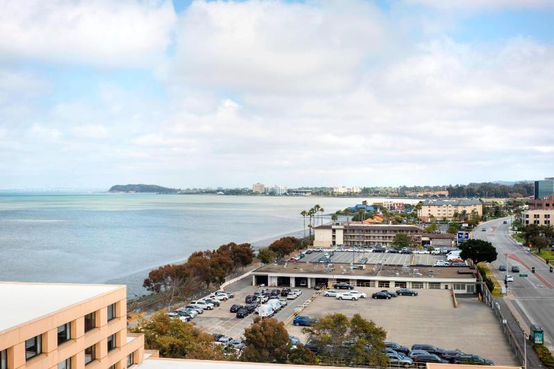 Guest Room King with Bay View image 3