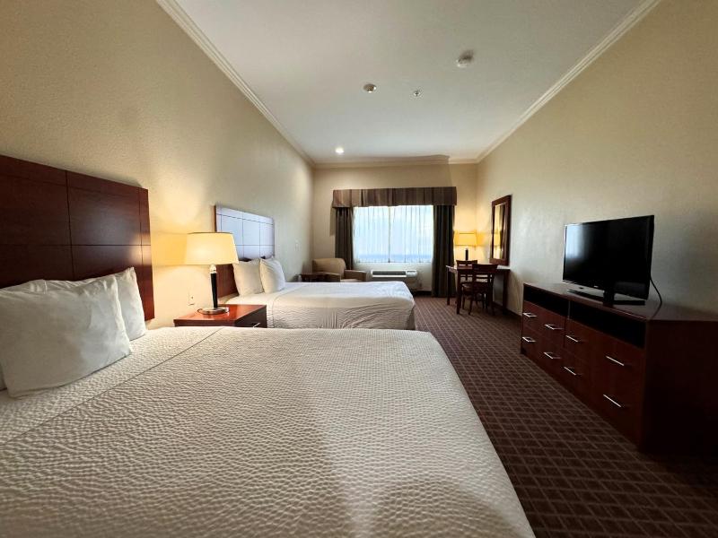 Queen Room with Two Queen Beds - Disability Access - Non-Smoking image 2