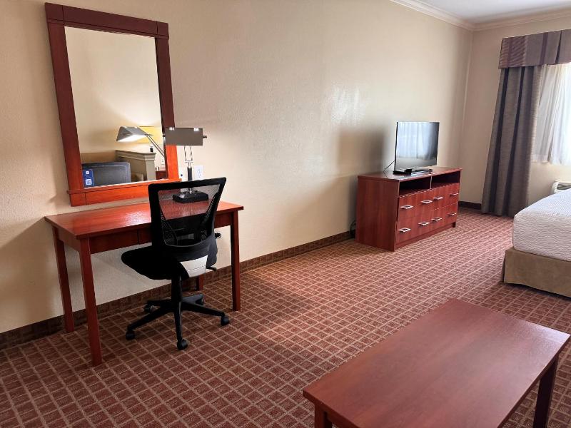 King Suite with Sofa Bed - Disability Access - Non-Smoking image 3