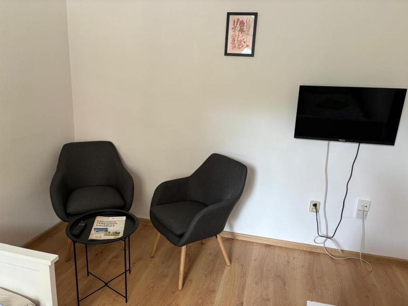 Twin Room image 4