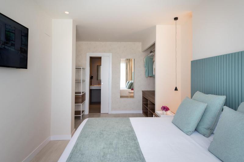 Family Suite with Terrace image 3