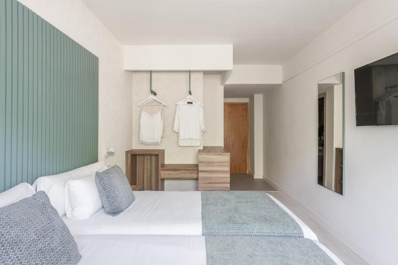 Economy Double or Twin Room image 4