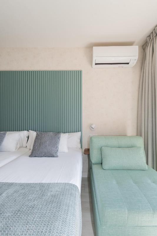 Double or Twin Room with Pool View image 4