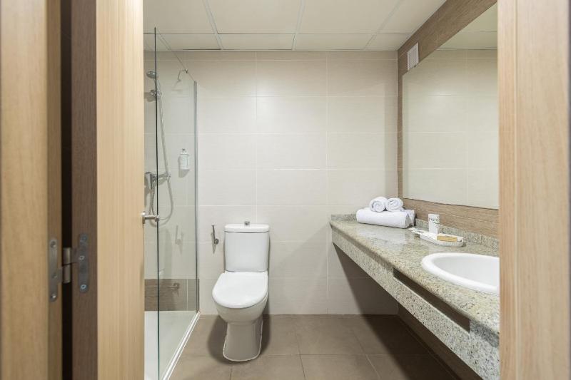 Double Room with Pool View image 2