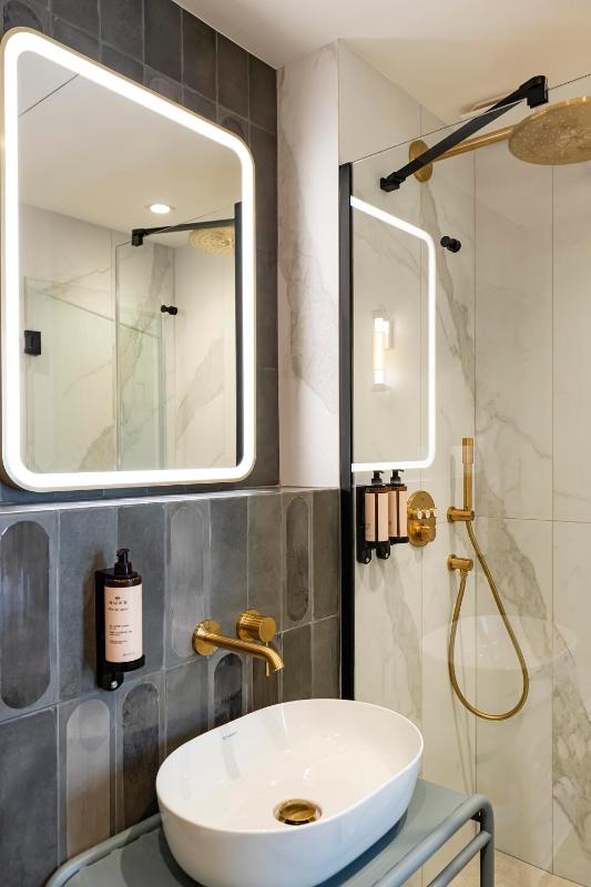 Standard Double Room image 1