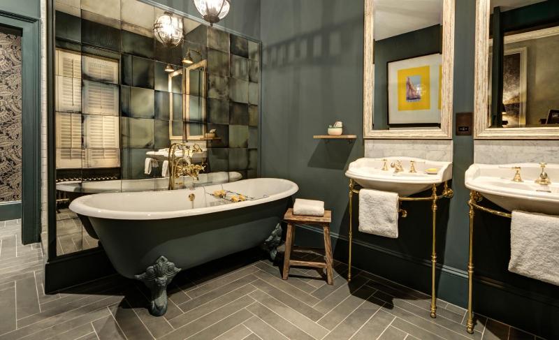 Superior King Room image 2