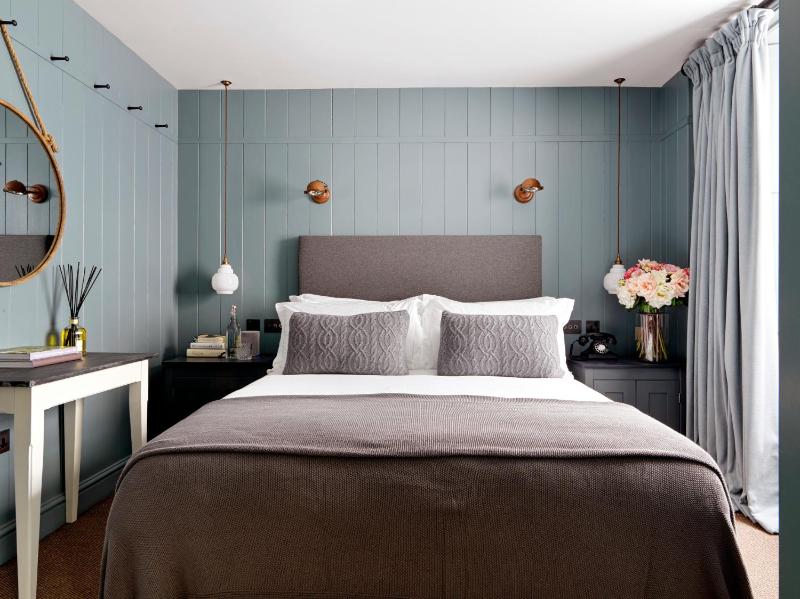 Double Room image 3