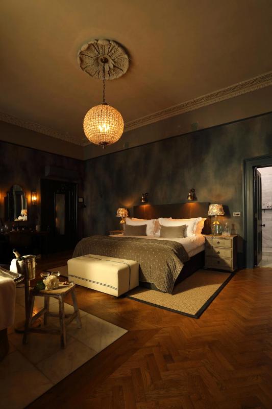 Executive Suite image 3
