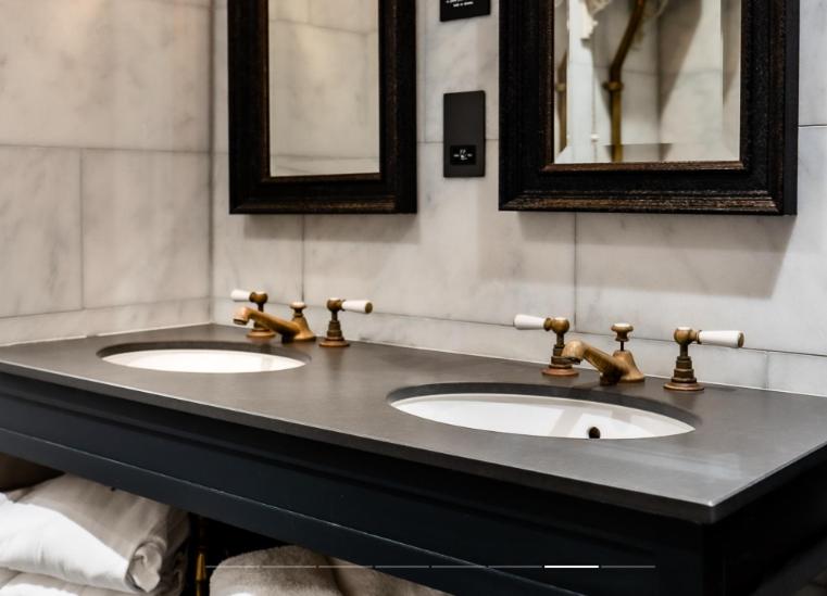Superior Suite image 3