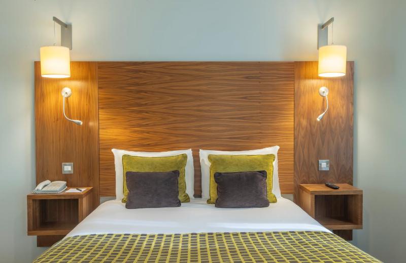 Deluxe Standard Queen image 4