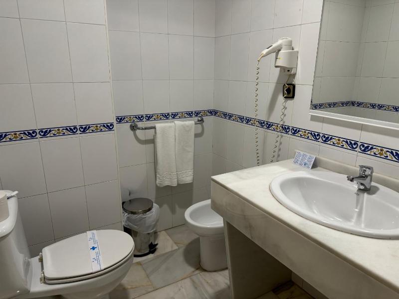 Economy Double Room with Spa Access image 2