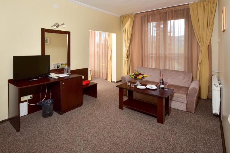 Junior Suite (2 Adults + 1 Child) image 4