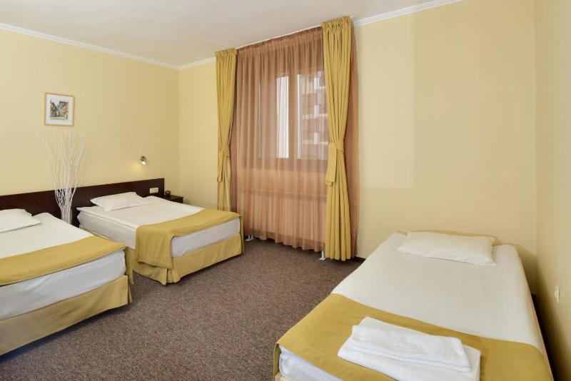 Twin Room image 3
