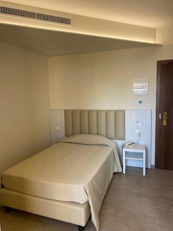 Deluxe Single Room with Sea View image 1