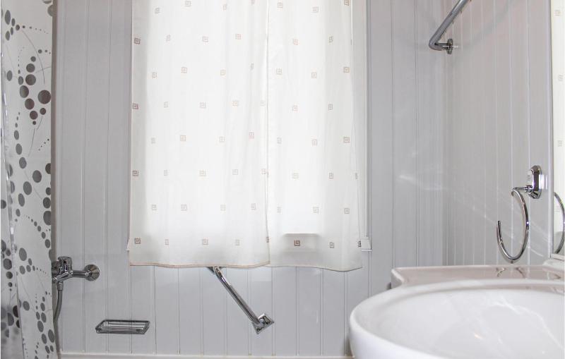 Three-Bedroom Holiday Home  image 4
