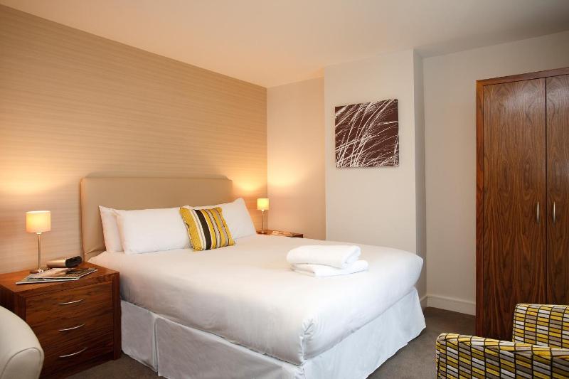 One-Bedroom Apartment image 3