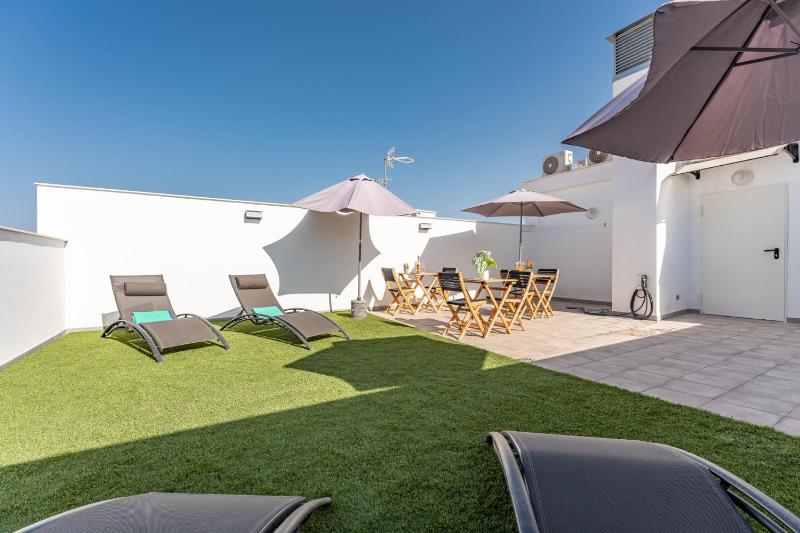 MalagaSuite Comfortable Home Apartments - image 4