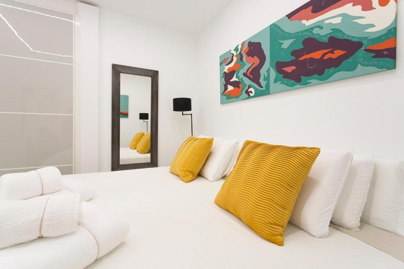 Magic stay in Granada with private parking - image 6