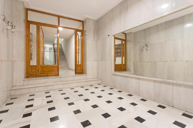 Magic stay in Granada with private parking - image 7