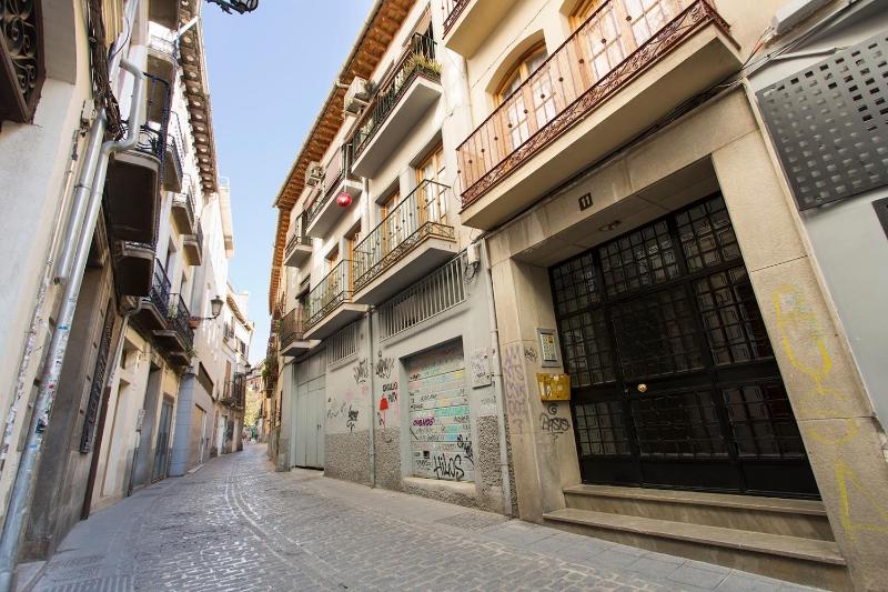 Magic stay in Granada with private parking - image 10