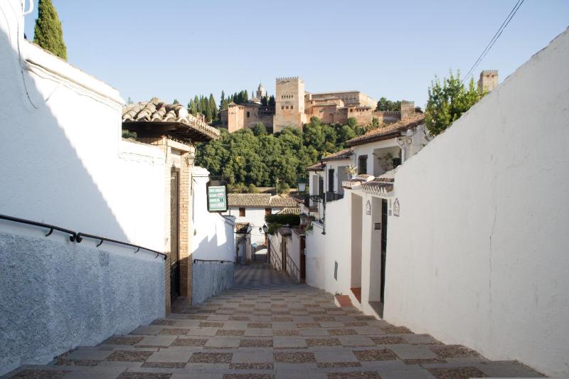 Magic stay in Granada with private parking - image 16