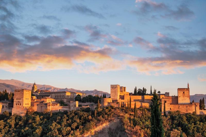Magic stay in Granada with private parking - image 12