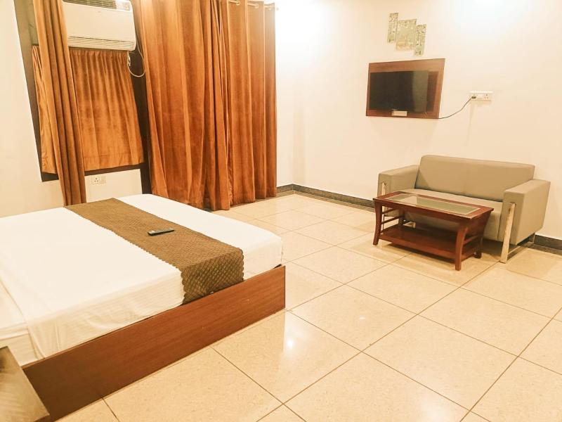 Hotel Krone INN Plaza near IGI airport Delhi Images