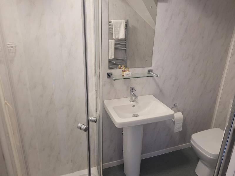 Single Room image 4