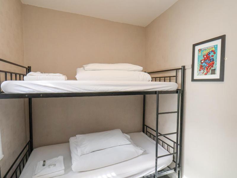 32 Ashville Avenue - image 7