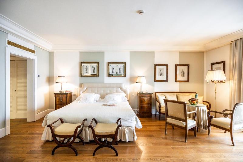 Suite with Sea View image 1